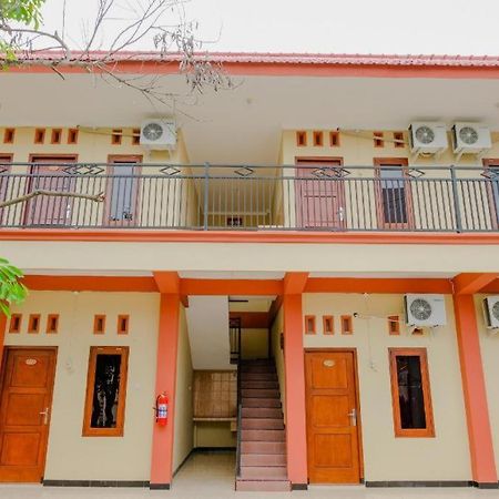 Oyo 2826 Panderman Residence Blitar المظهر الخارجي الصورة