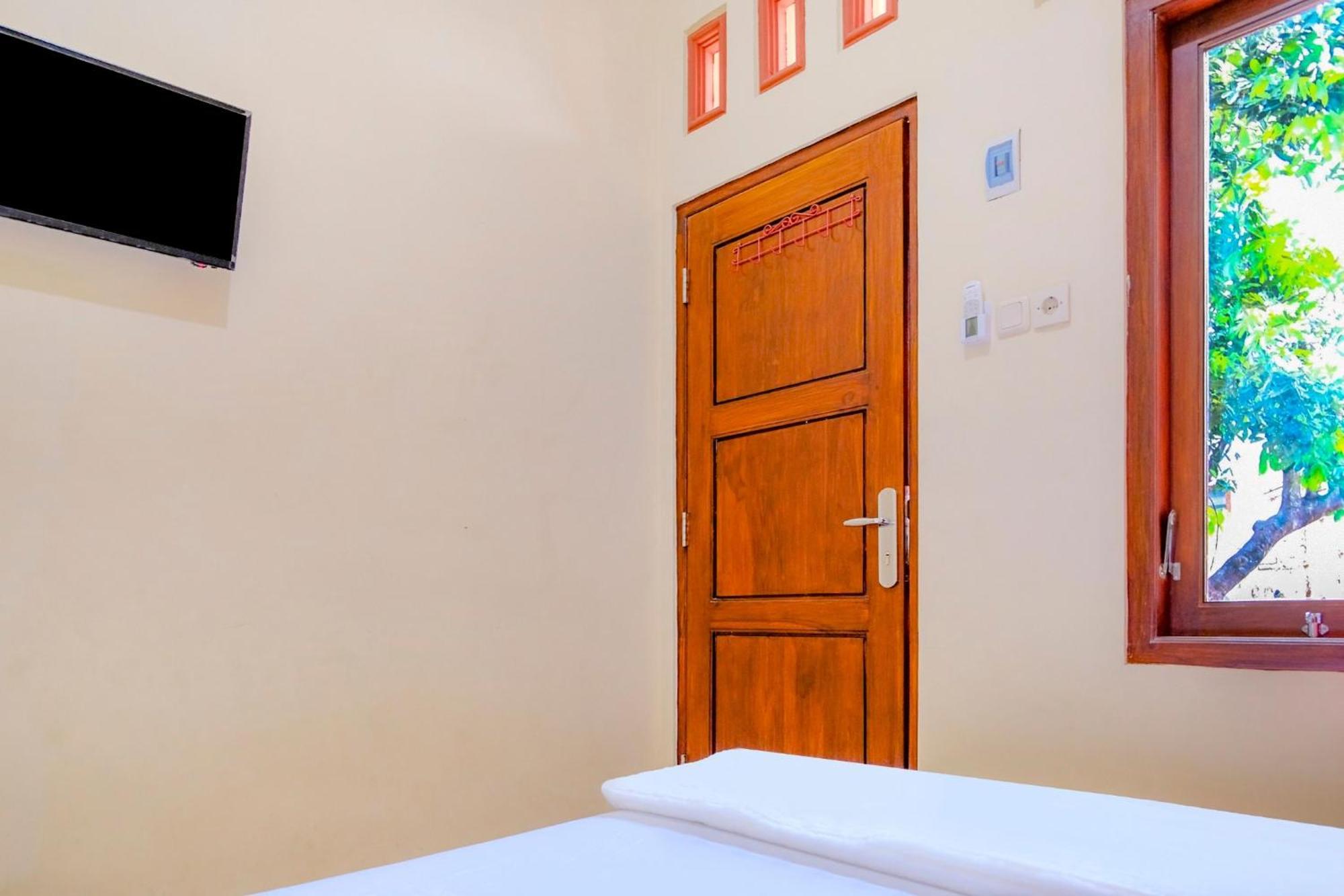 Oyo 2826 Panderman Residence Blitar المظهر الخارجي الصورة