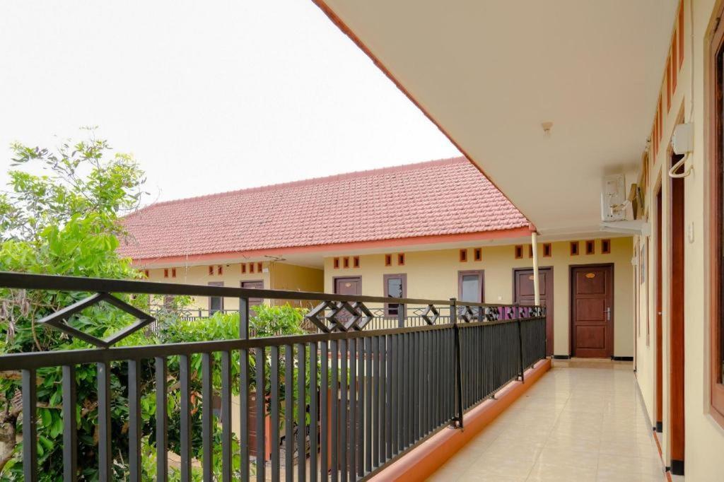 Oyo 2826 Panderman Residence Blitar المظهر الخارجي الصورة