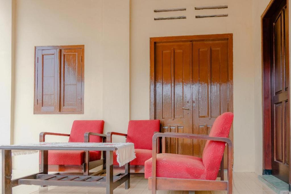 Oyo 2826 Panderman Residence Blitar المظهر الخارجي الصورة
