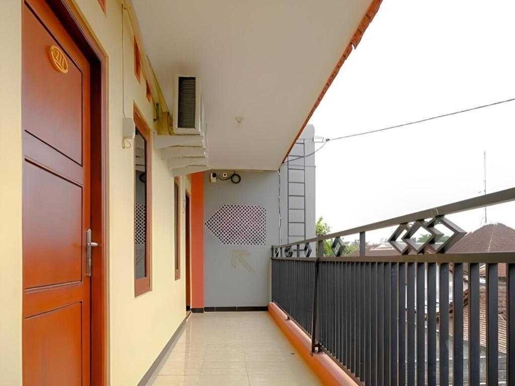 Oyo 2826 Panderman Residence Blitar المظهر الخارجي الصورة