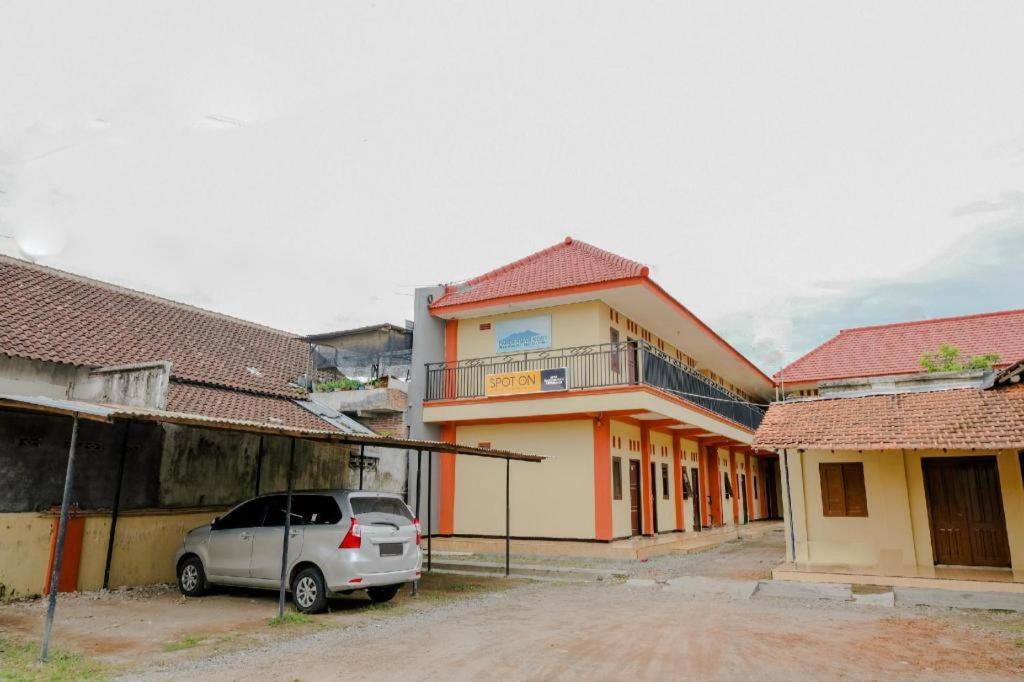 Oyo 2826 Panderman Residence Blitar المظهر الخارجي الصورة