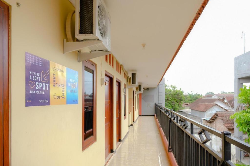 Oyo 2826 Panderman Residence Blitar المظهر الخارجي الصورة