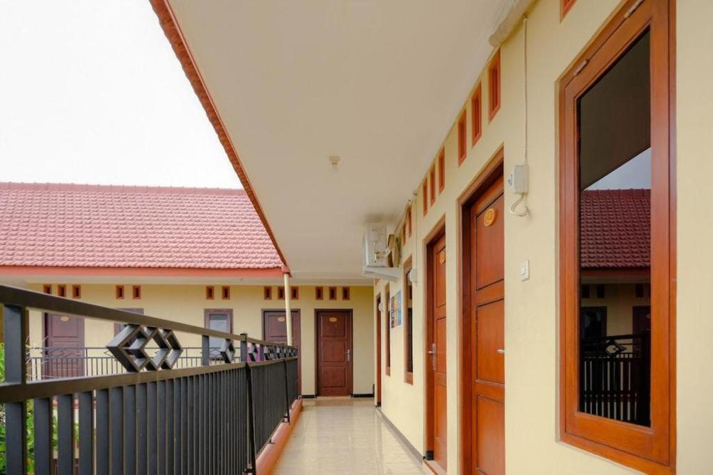 Oyo 2826 Panderman Residence Blitar المظهر الخارجي الصورة